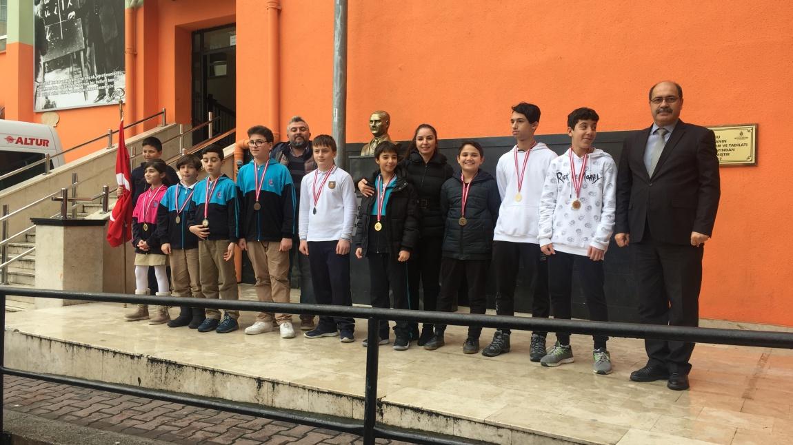 Satranç turnuvasında dereceye giren öğrencilerimize ödülleri törenle verildi